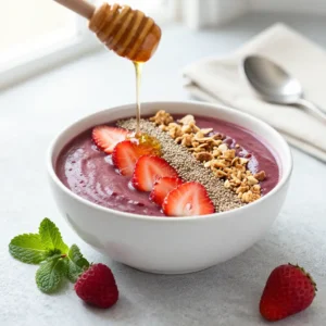 Healthy Strawberry Açaí Smoothie Bowl with Honey Drizzle